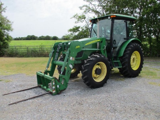 John Deere 5525 with Loader SN LV5525R454198