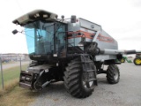 Gleaner R-62 SN R6265213L with 25' 400 Series Head