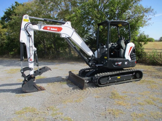 Bobcat E42 with Hydraulic Thumb SN B4GM12857