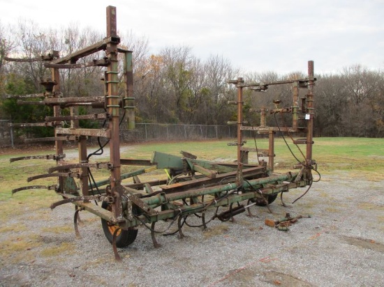 John Deere 1000 Pull Type Field Cultivator