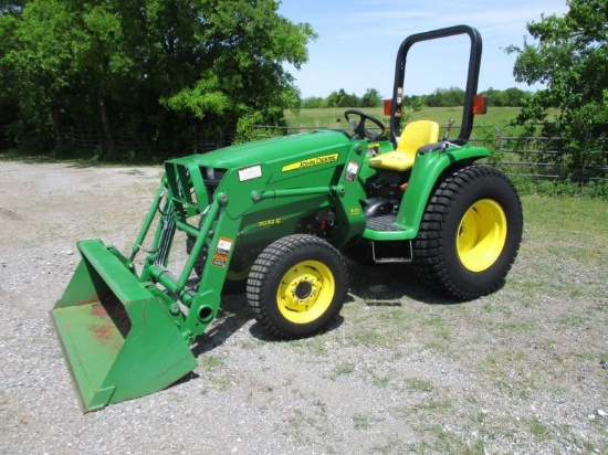 John Deere 3032E with Loader SN 1LV3032ECCH410766