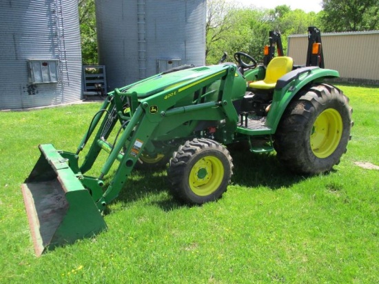 John Deere 4044M with Loader SN 1LV4044MELK109592