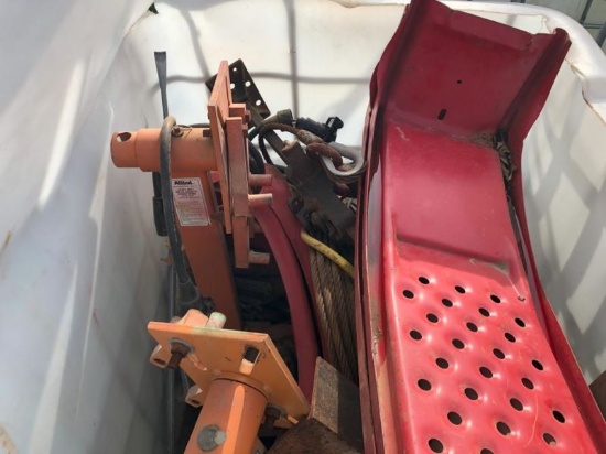 Tote with Engine Stands and Ramps