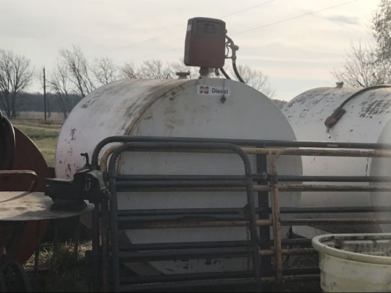 1000 gal fuel tank w/ GasBoy pump