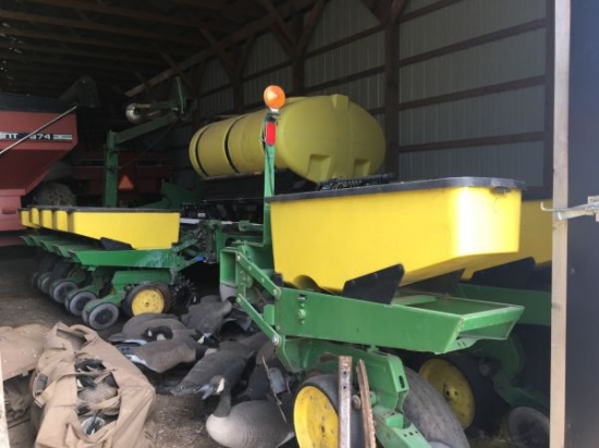 16 row JD planter