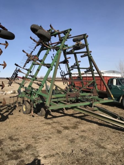 42’ JD Model 610 chisel plow