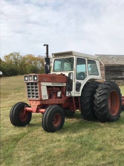 1466 IH 2WD tractor