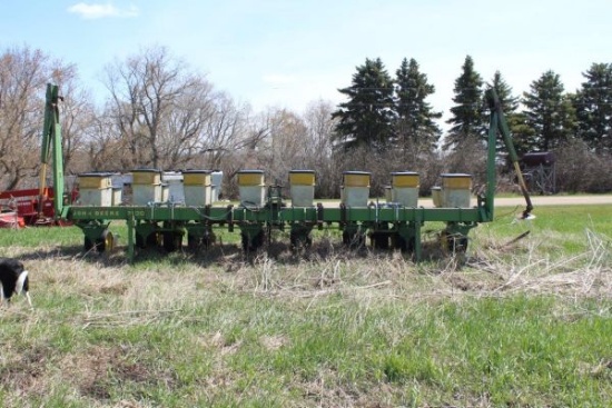 JD 7100 8 row 30” planter