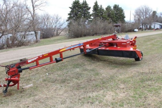 2013 New Holland H7460 15.8’ disc bine