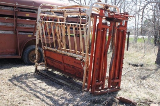 Plainsman squeeze chute w/head gate