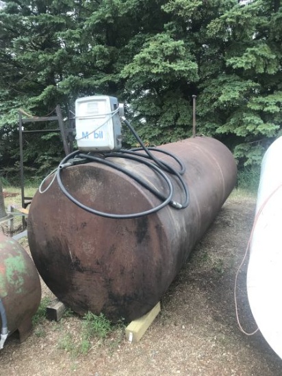 1000 gal fuel tank w/ pump