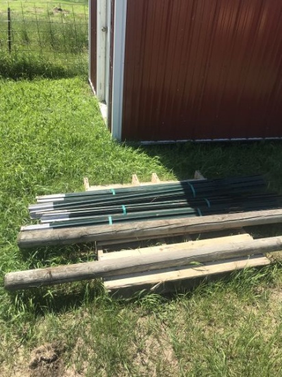 Pallet of (20) new T posts and (2) wood posts