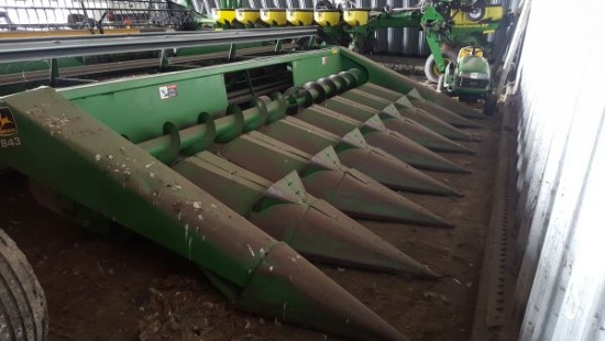 1989 JD 843 8 row corn head