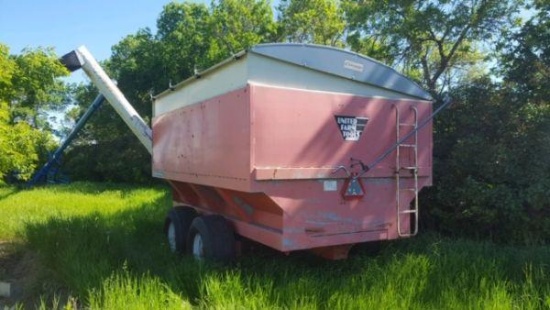 850 bu. United Farm Tools gravity wagon