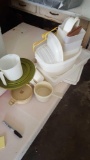 Tupperware and other kitchen miscellaneous