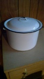 Porcelain coated pot