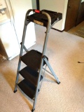 4ft Rubbermaid step ladder