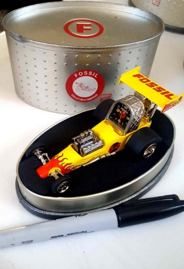 Fossil Dragster clock Yellow
