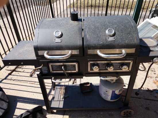 Backyard propane charcoal grill / Smoker combo