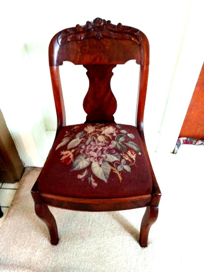 Vintage side cushioned chair