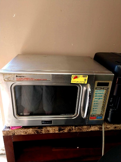 Commercial microwave oven