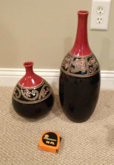 2 decorative vases