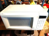 Small microwave oven
