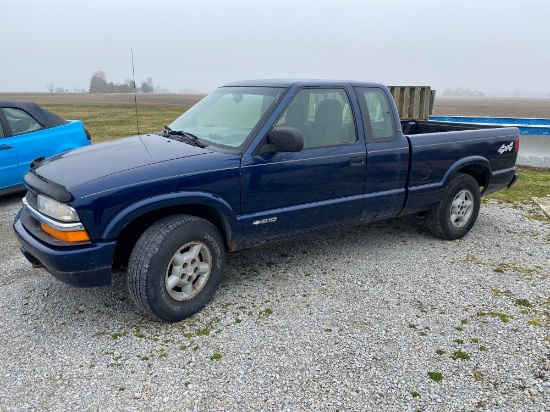 2001 S 10 Chevy 4 x 4 Truck