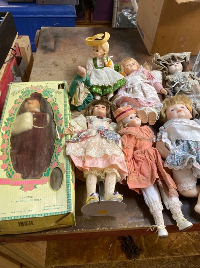 Large lot of collector dolls no boxes