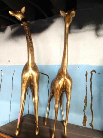 Pair of metal 32 inch tall giraffes