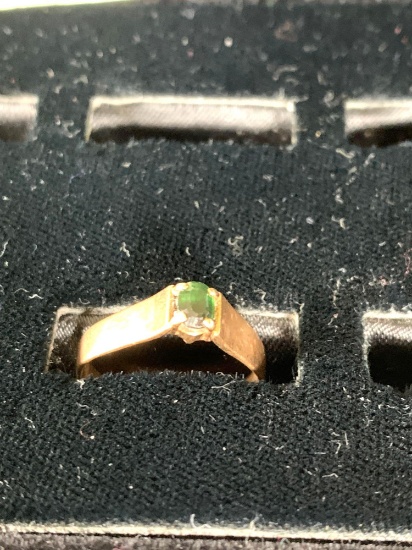 14 karat gold green stone ring