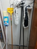 3 dust mops and mop handle