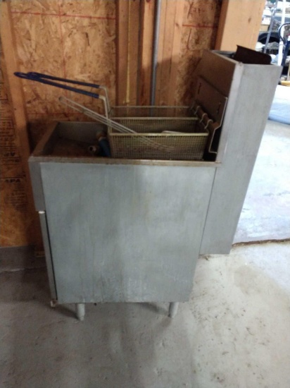 Commercial deep fryer