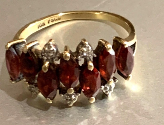 10k ladies Red stone dinner ring