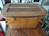 20 inch vintage picnic basket