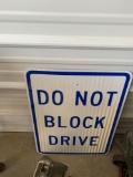 Do not block drive metal sign