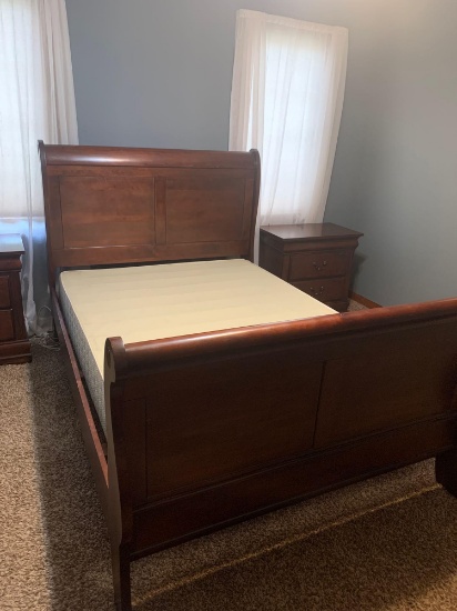 upstairs,Queen size Wooden sleigh bed