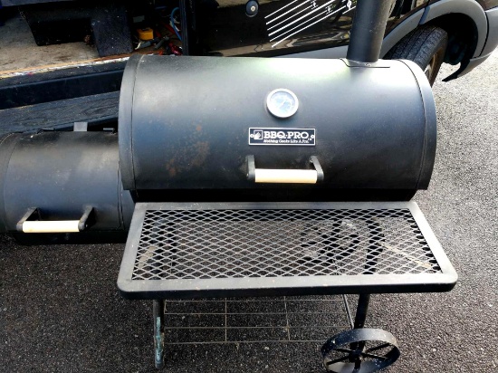 New barbecue charcoal smoker