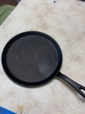 Cast iron griddle pan