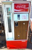 Vintage mid 60s Coke machine model CSS - 640 - Does not stay cold