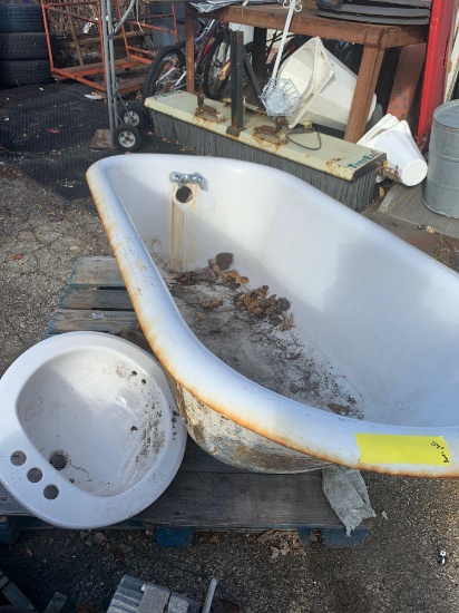 Vintage 59 inch long clawfoot tub