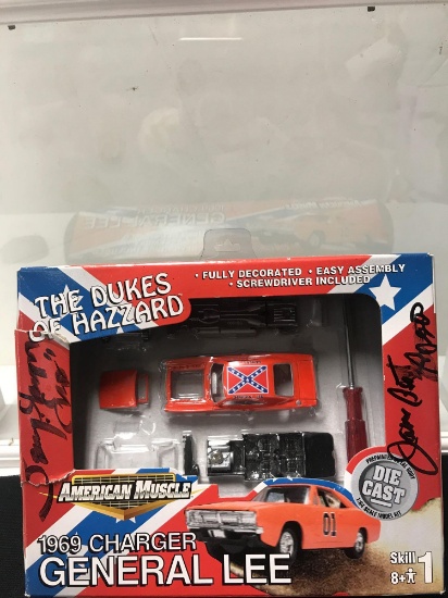 B-1 Ertl 1969 charger general lee the dukes of hazard signed with case