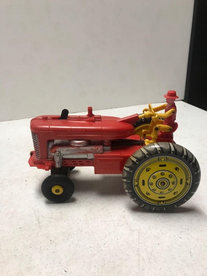 B-1 1950s Louis Marx Battery Operated Toy Farm Tractor w/ articulated Driver