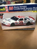 Revell 29 Kevin Harvick Goodwrench Service Plus 2001 Monte Carlo 1/24 scale model kit