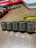 Set a 4 snap on 12. points & 1- 5 point Sockets SAE