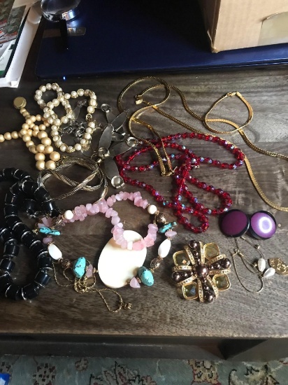 Costume jewelry necklaces/earrings/bracelet