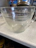 Large 2 quart fire king measuring bowl