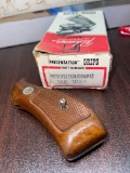 Set of pistol grips in box presentation/Compaq SK/C small