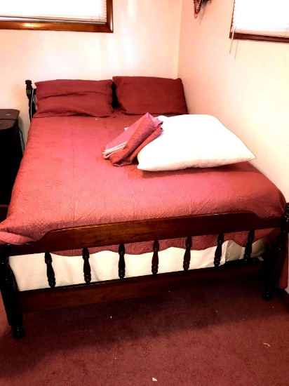 Full size bed with mattress/bed covers
