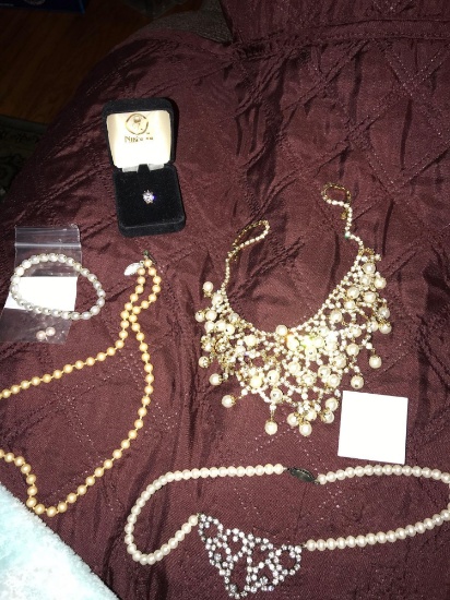 4- cultured Pearl necklaces & pendant